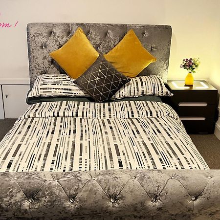 2 Bedrooms Entire Apartment Self Check In Kelty 外观 照片