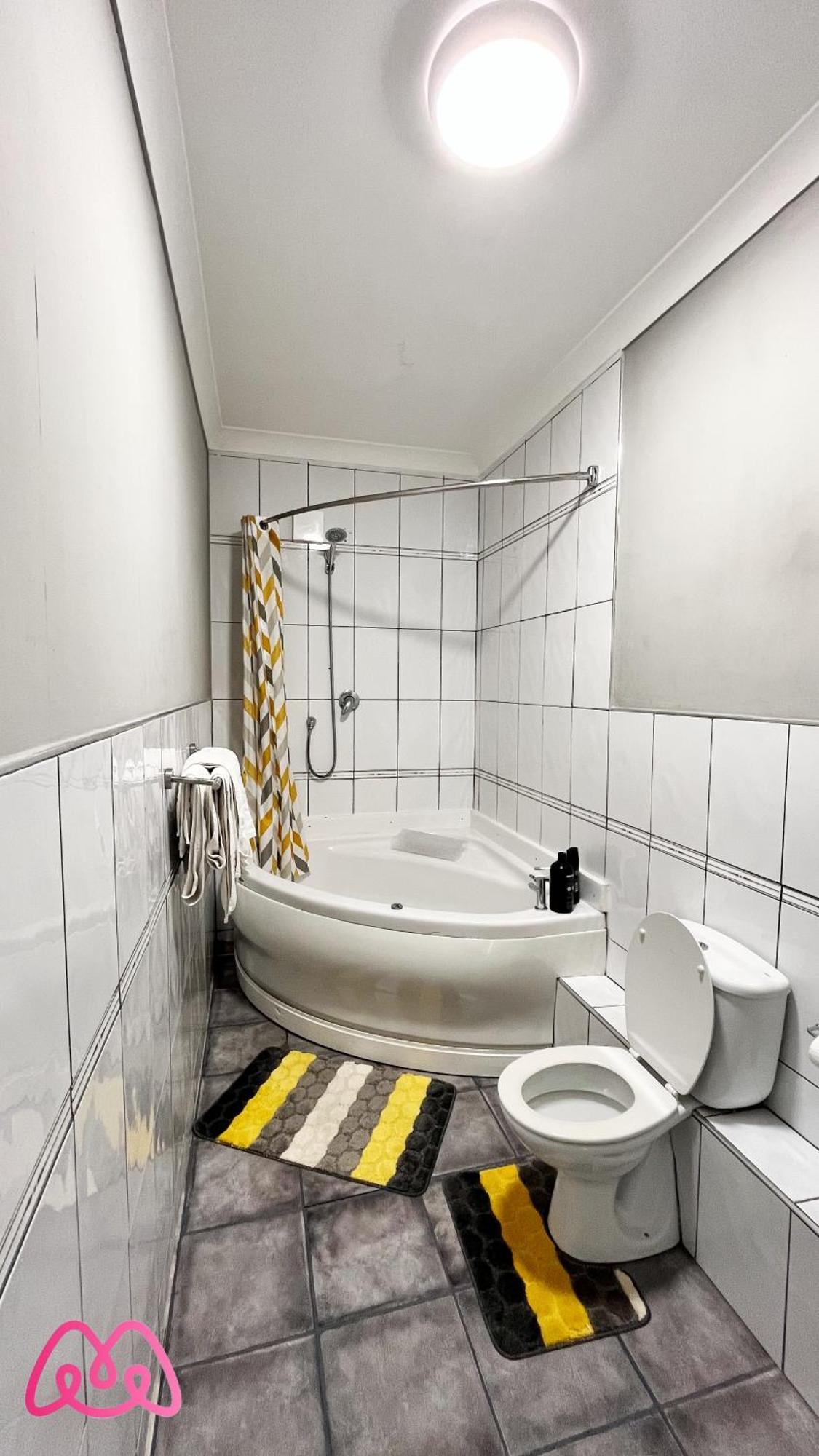 2 Bedrooms Entire Apartment Self Check In Kelty 外观 照片