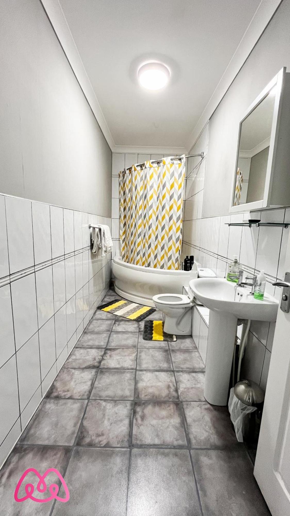 2 Bedrooms Entire Apartment Self Check In Kelty 外观 照片