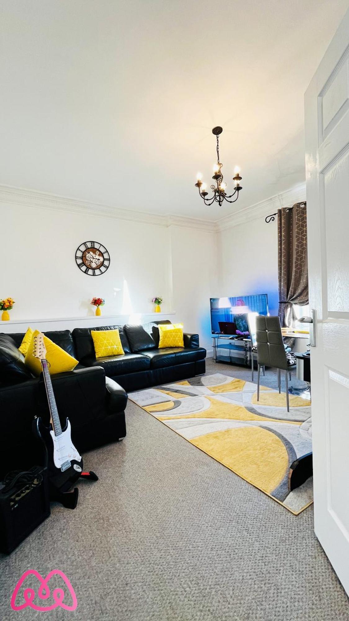 2 Bedrooms Entire Apartment Self Check In Kelty 外观 照片