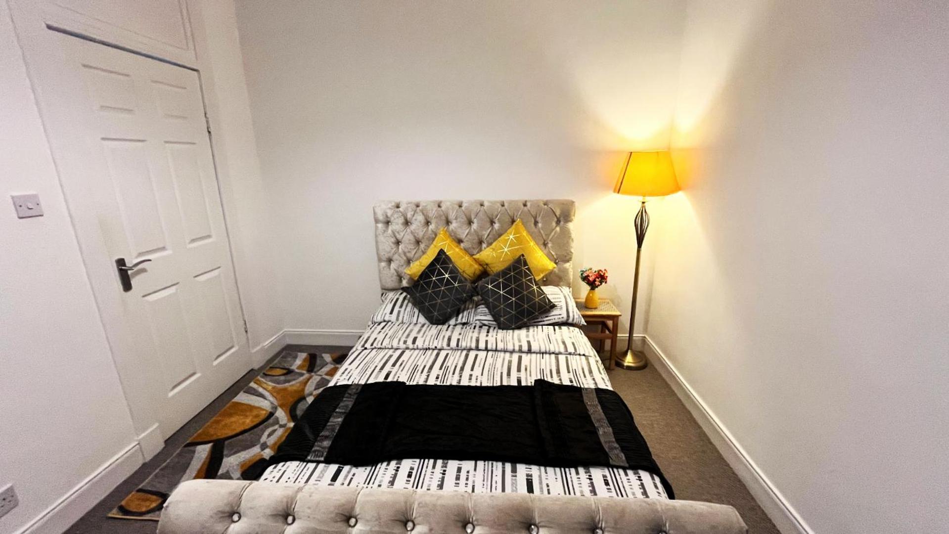 2 Bedrooms Entire Apartment Self Check In Kelty 外观 照片
